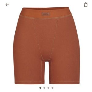 SKIMS Soft Lounge Boxer (XS) Copper
